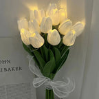 Tulpen Nachtlamp Met Drie Kleuren En Compact Handmodel Voor Sfeervol Licht