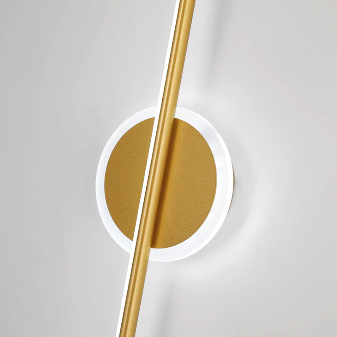LED-Wandlamp met Slanke Lichtbalk en Geometrische Wandplaat