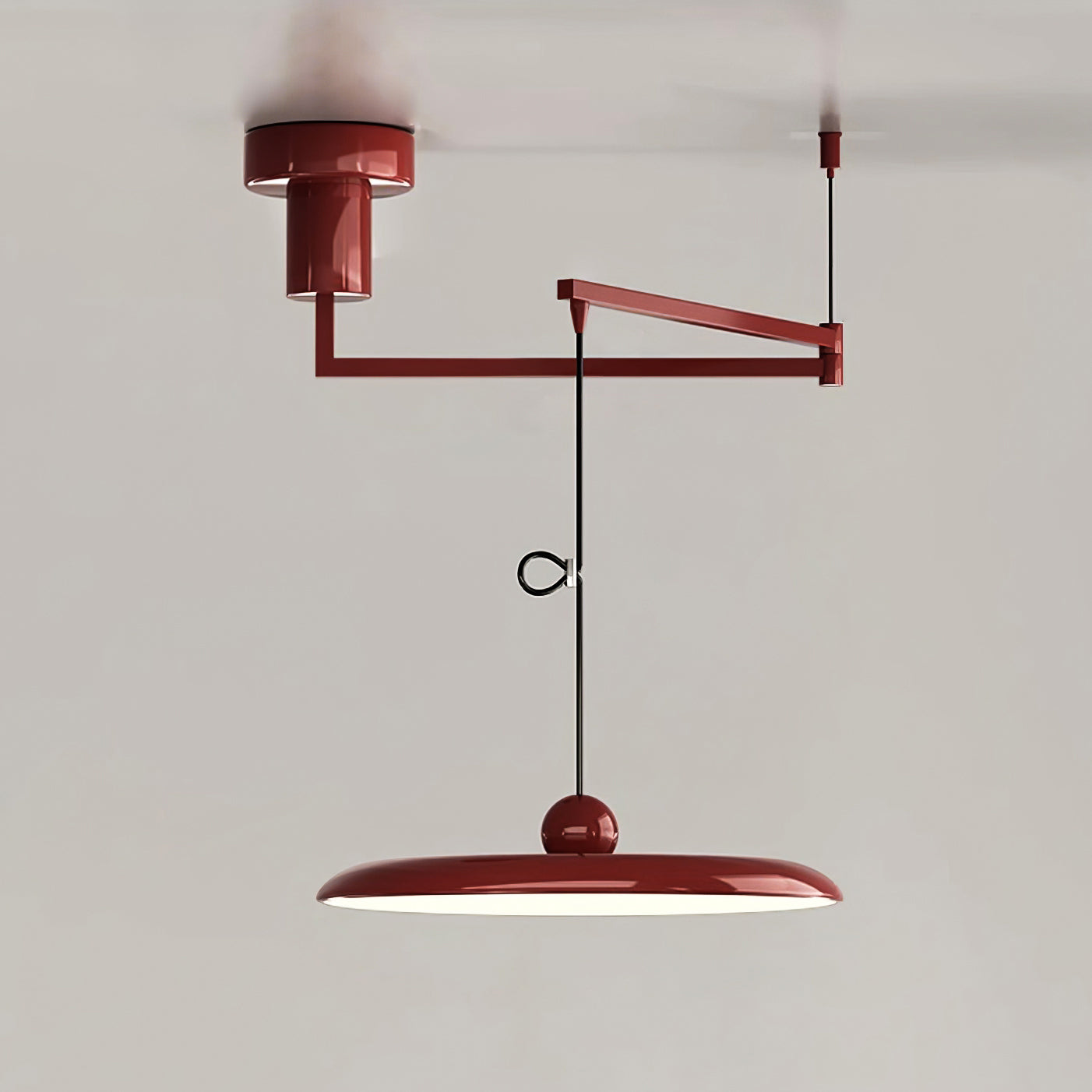 Verstelbare hanglamp met horizontale arm en ronde kap