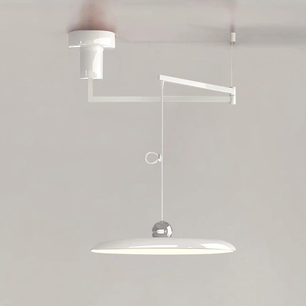 Verstelbare hanglamp met horizontale arm en ronde kap