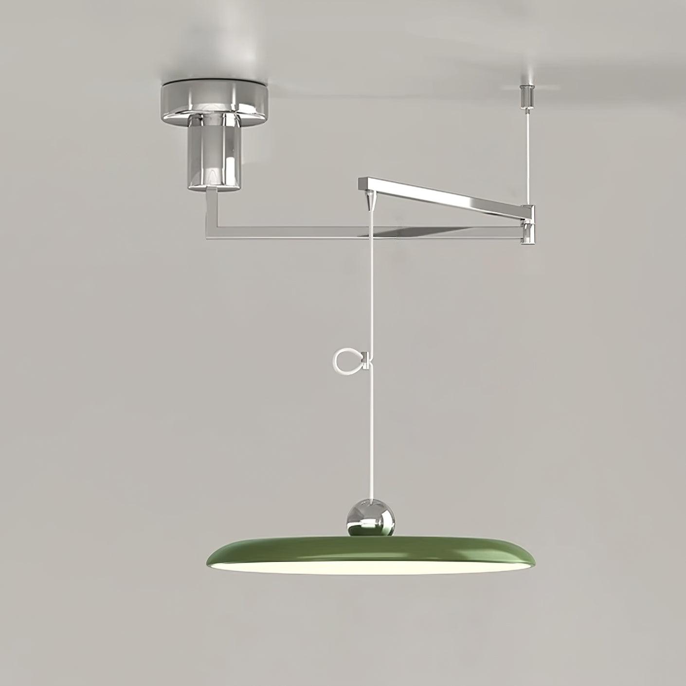 Verstelbare hanglamp met horizontale arm en ronde kap