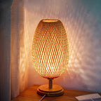 Vintage Bamboe Tafellamp met Klassieke Nostalgie en Duurzame Afwerking