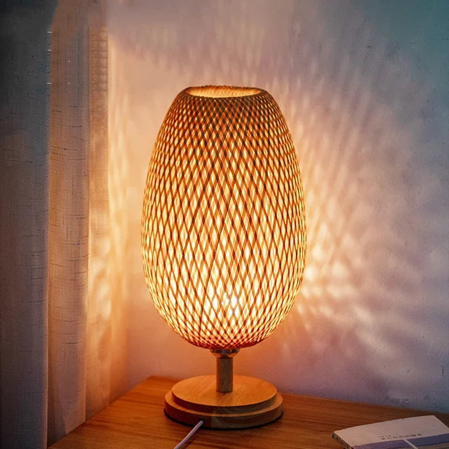 Vintage Bamboe Tafellamp met Klassieke Nostalgie en Duurzame Afwerking