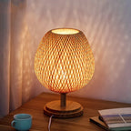 Vintage Bamboe Tafellamp met Klassieke Nostalgie en Duurzame Afwerking