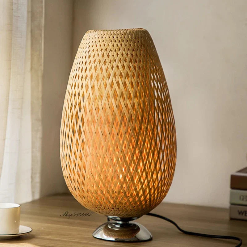 Vintage Bamboe Tafellamp met Klassieke Nostalgie en Duurzame Afwerking
