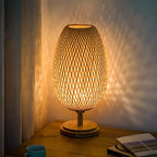 Vintage Bamboe Tafellamp met Klassieke Nostalgie en Duurzame Afwerking