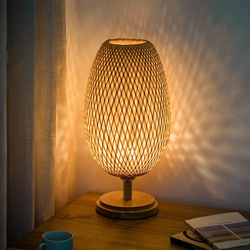 Vintage Bamboe Tafellamp met Klassieke Nostalgie en Duurzame Afwerking