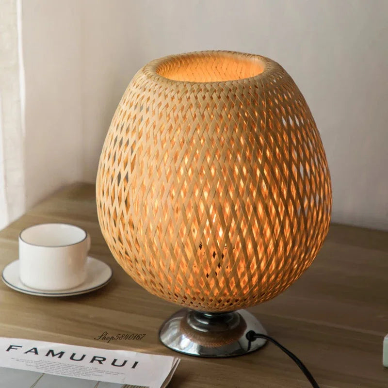 Vintage Bamboe Tafellamp met Klassieke Nostalgie en Duurzame Afwerking