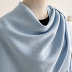 Luchtige Omslagsjaal Met Elegante Drapering Voor Stijlvolle Laagjeslooks