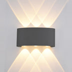 Wandlamp met gebogen rechthoekige behuizing ontwerp