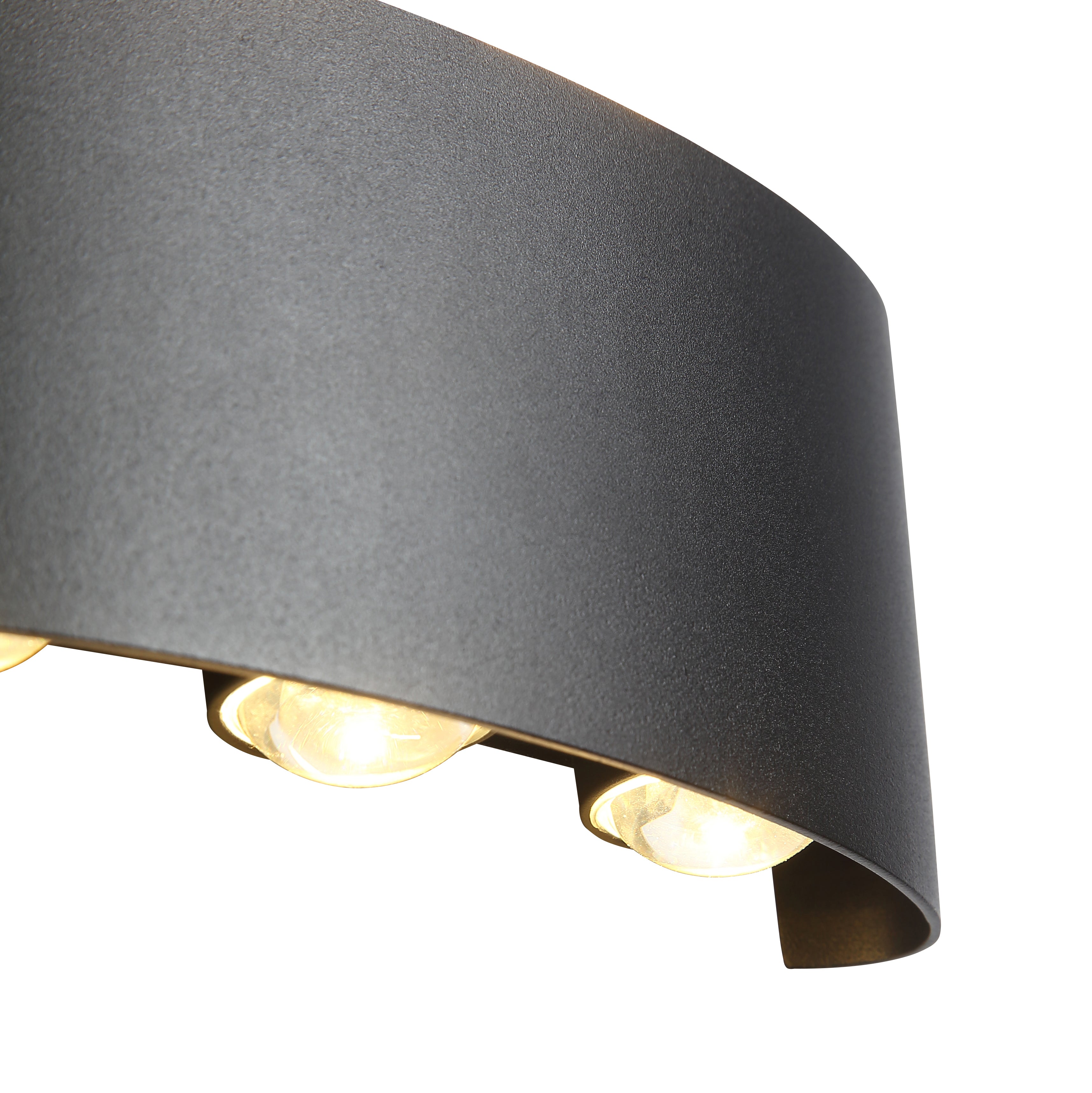 Wandlamp met gebogen rechthoekige behuizing ontwerp