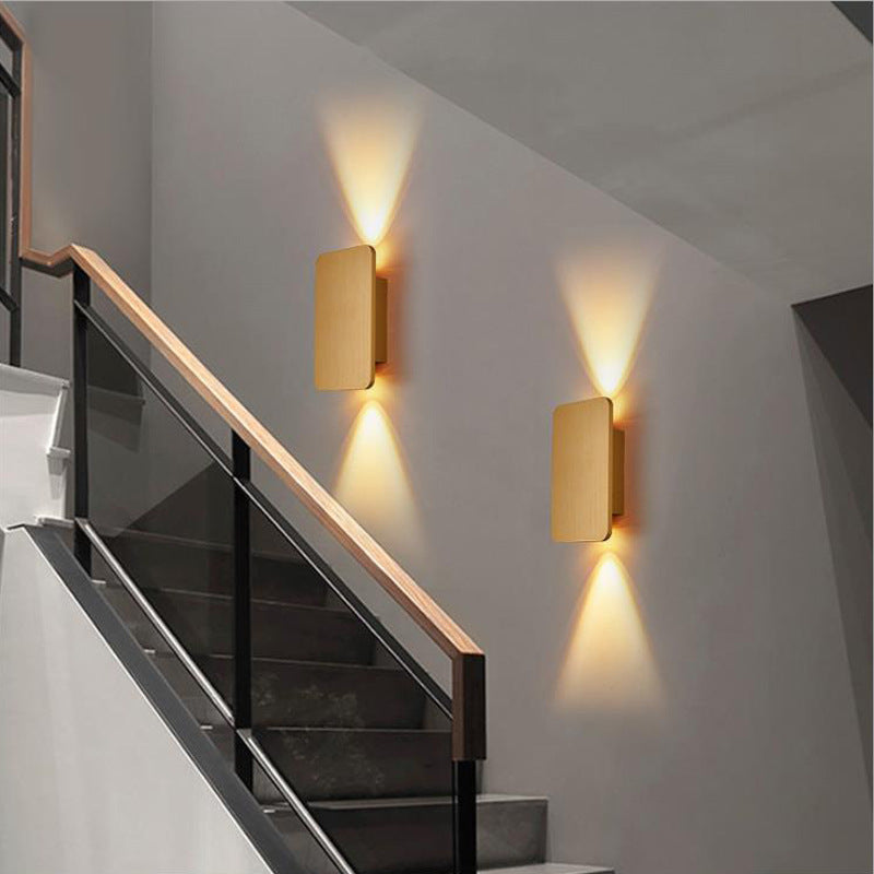Wandlamp met rechthoekige behuizing ontwerp