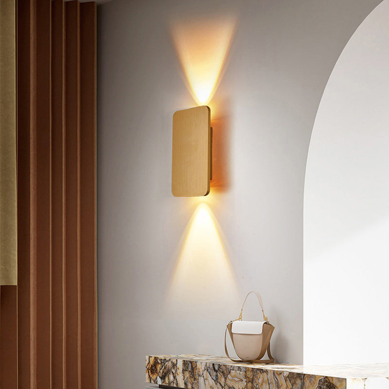 Wandlamp met rechthoekige behuizing ontwerp
