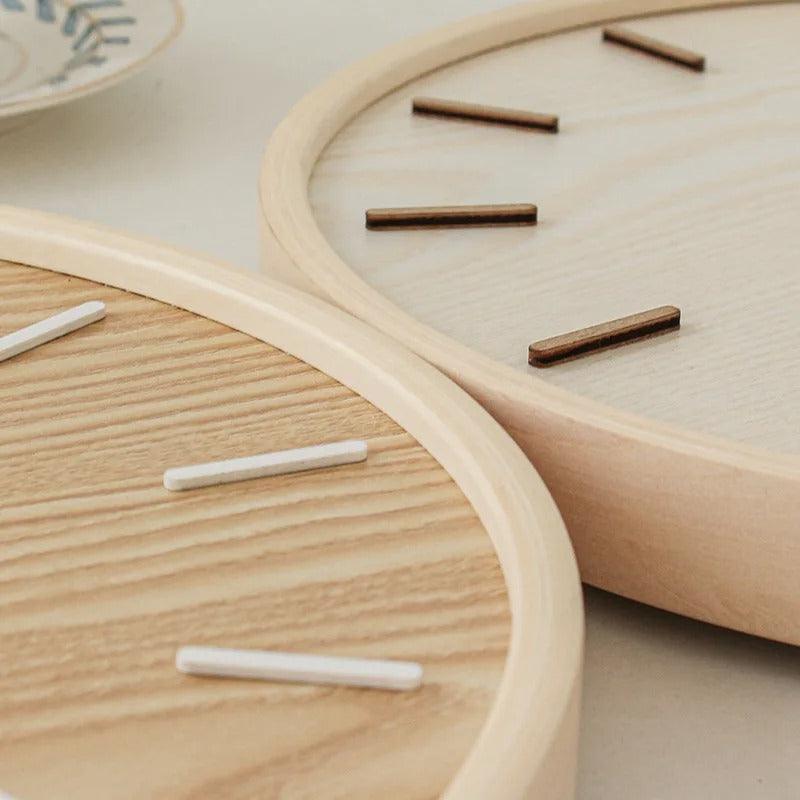 Houten Wandklok met Minimalistische Vorm en Stil Mechanisme