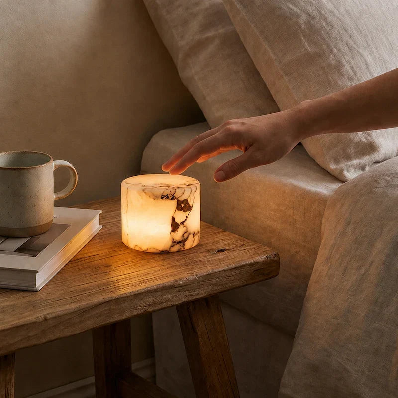 Marmeren Sfeerlamp met Draadloos Ontwerp en Sculpturale Uitstraling