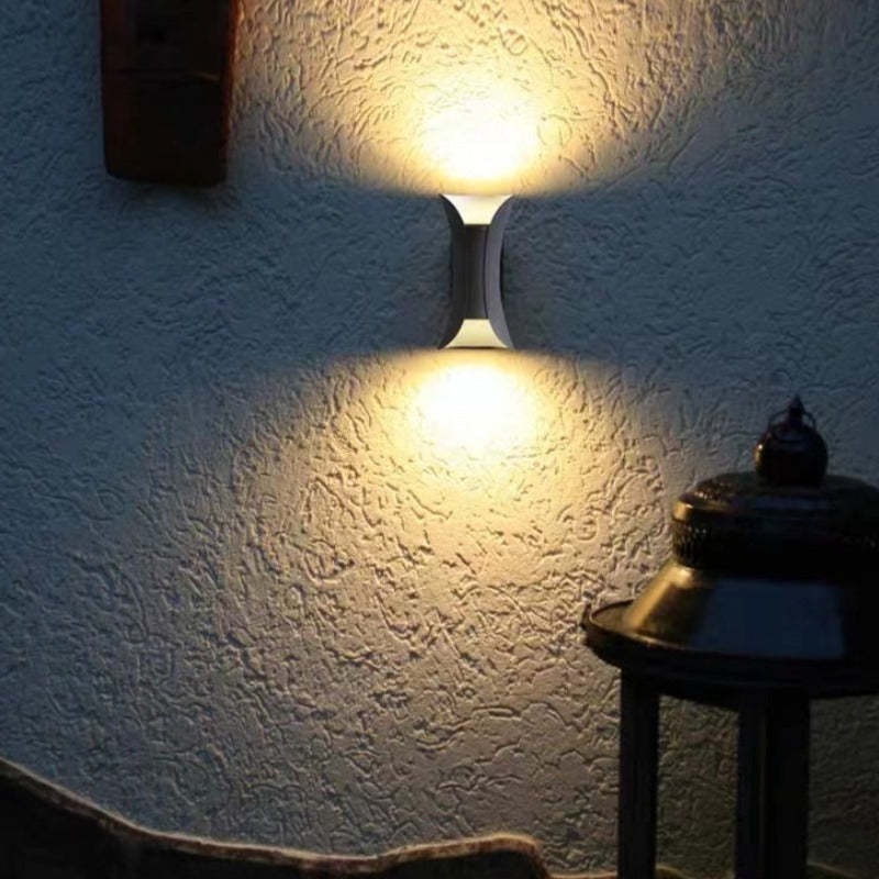 Gebogen LED Buitenwandlamp Met Metaal En Acryl