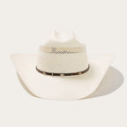 Gevlochten cowboyhoed van stro met decoratieve hoedband