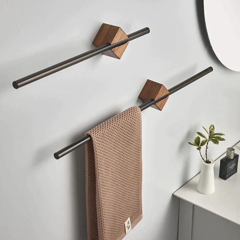 Handdoekhouder Van RVS Met Houten Legplank Voor Moderne Badkamers