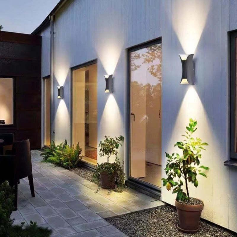 Gebogen LED Buitenwandlamp Met Metaal En Acryl