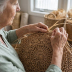 Ronde Geweven Strawtas met Mandala‑Weef en Leren Handvatten