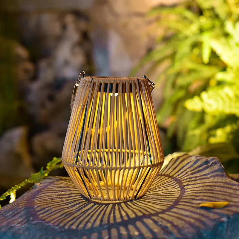 Solar Rattan Lantaarn Met Warmwit LED Licht Voor Sfeervolle Tuinverlichting