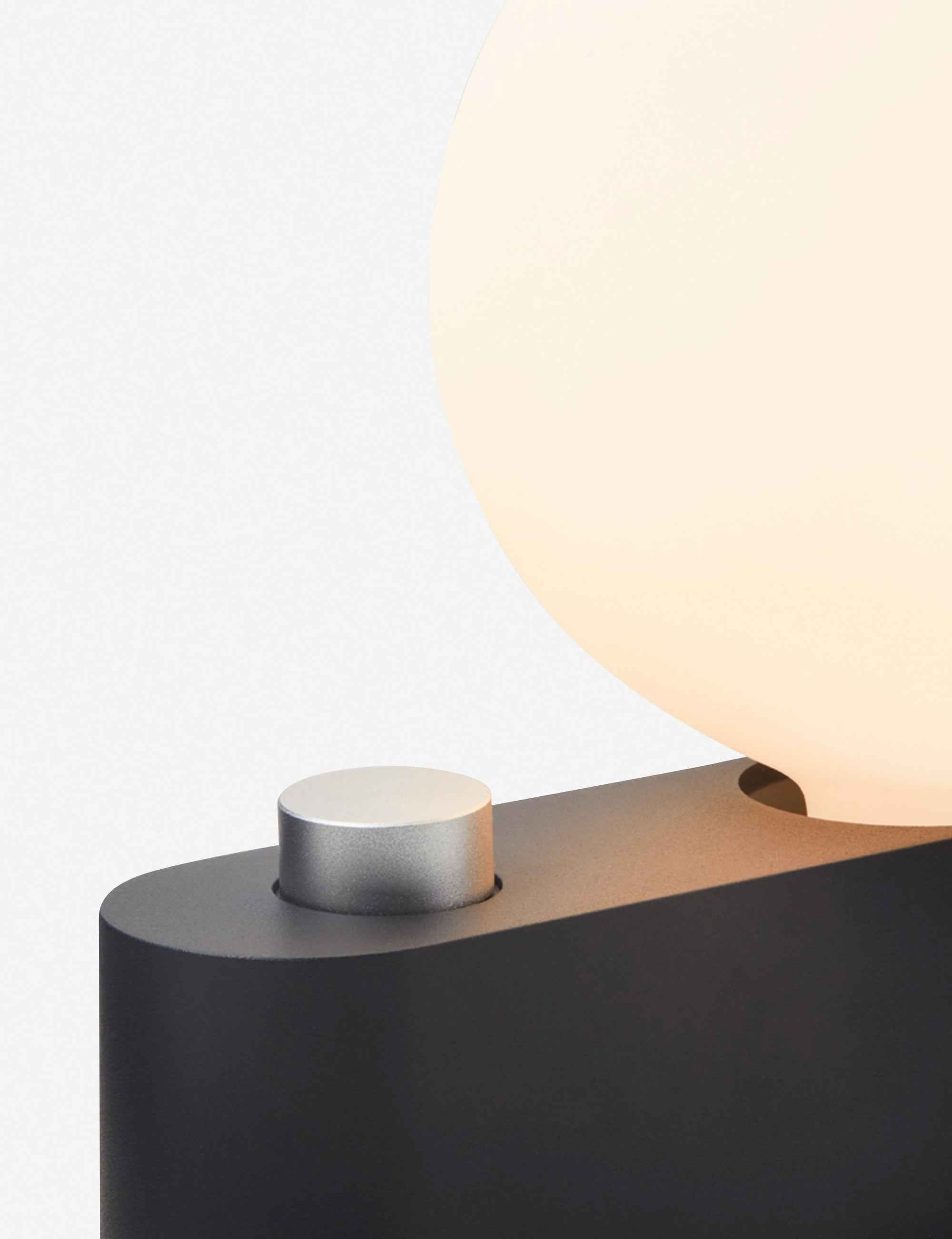 Tafellamp met Modern Aluminium Ontwerp en LED‑Compatibiliteit