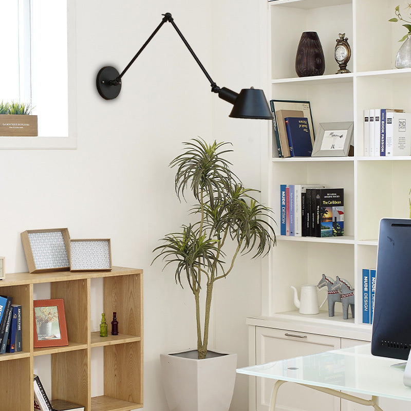 Vintage Wandlamp Met Verstelbare Arm En Klassieke Afwerking