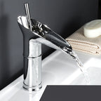 Antieke Wastafelkraan met Watervaluitloop en Klassieke Messingconstructie
