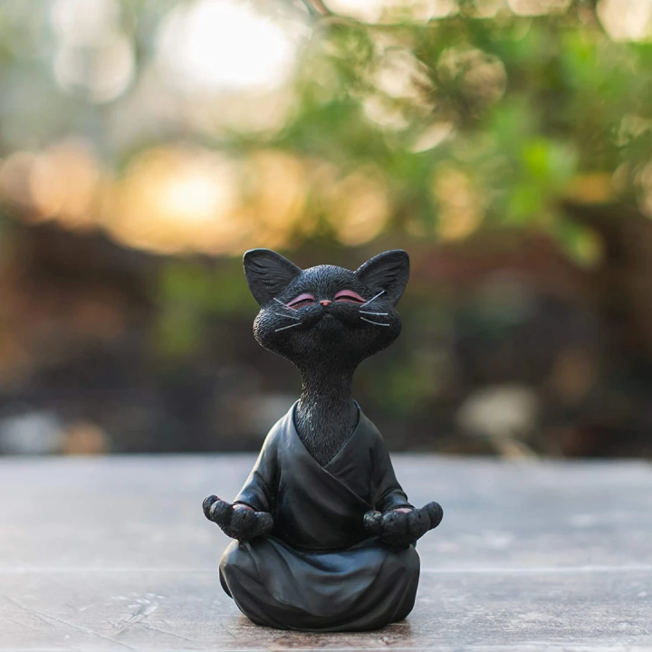 Meditatie Kat Beeldje van Resin met Symbolische Betekenis