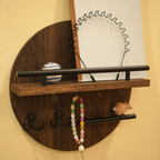 Ronde houten sleutelhouder met haken en wandplank voor de hal