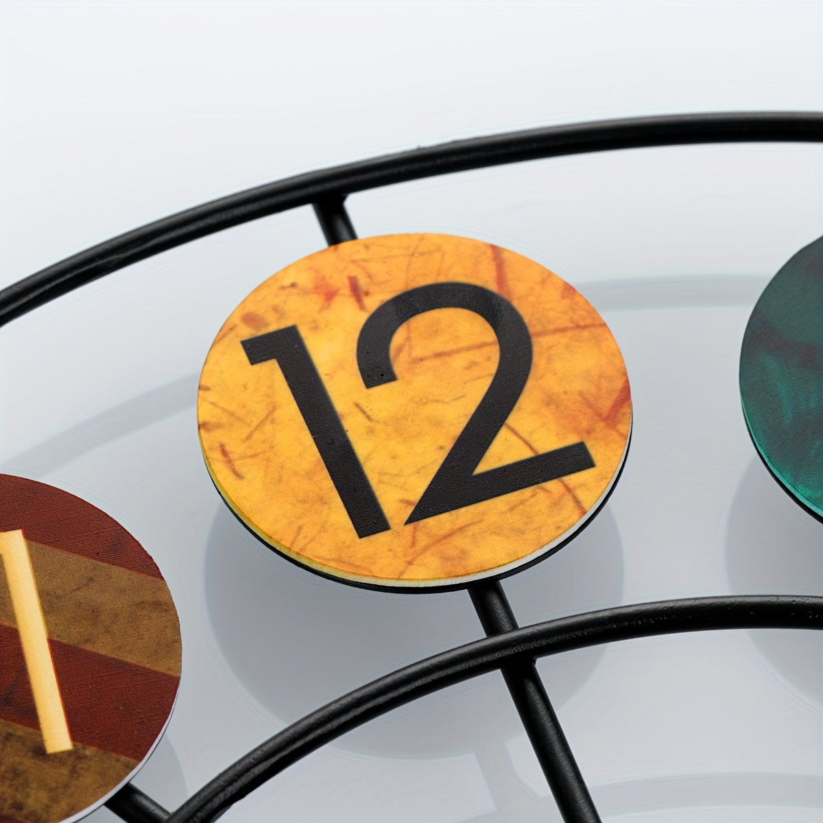 Metalen wandklok met stil kwartsuurwerk en retro open-frameontwerp