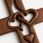 Wandkruis Hout Handgesneden Hartmotief Warm Decoratief Ontwerp