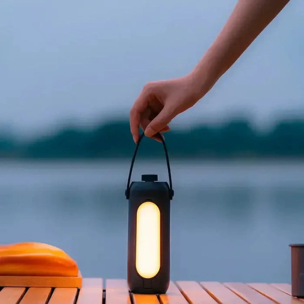 LED‑Draaglamp met Accuverlichting en Flexibele Binnen‑ en Buiten­sfeer