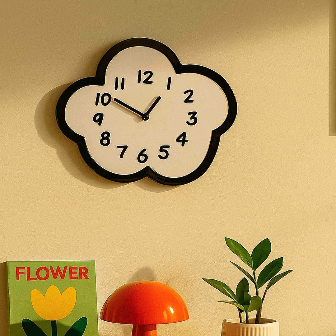 Wandklok met Zachte Wolkvorm, Stil Uurwerk en Speels Hangpendel
