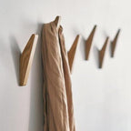 Houten Wandhaken met Bicolor Afwerking en Minimalistisch Ontwerp