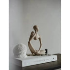 Abstract Beeldhouwwerk Van Een Denkende Figuur