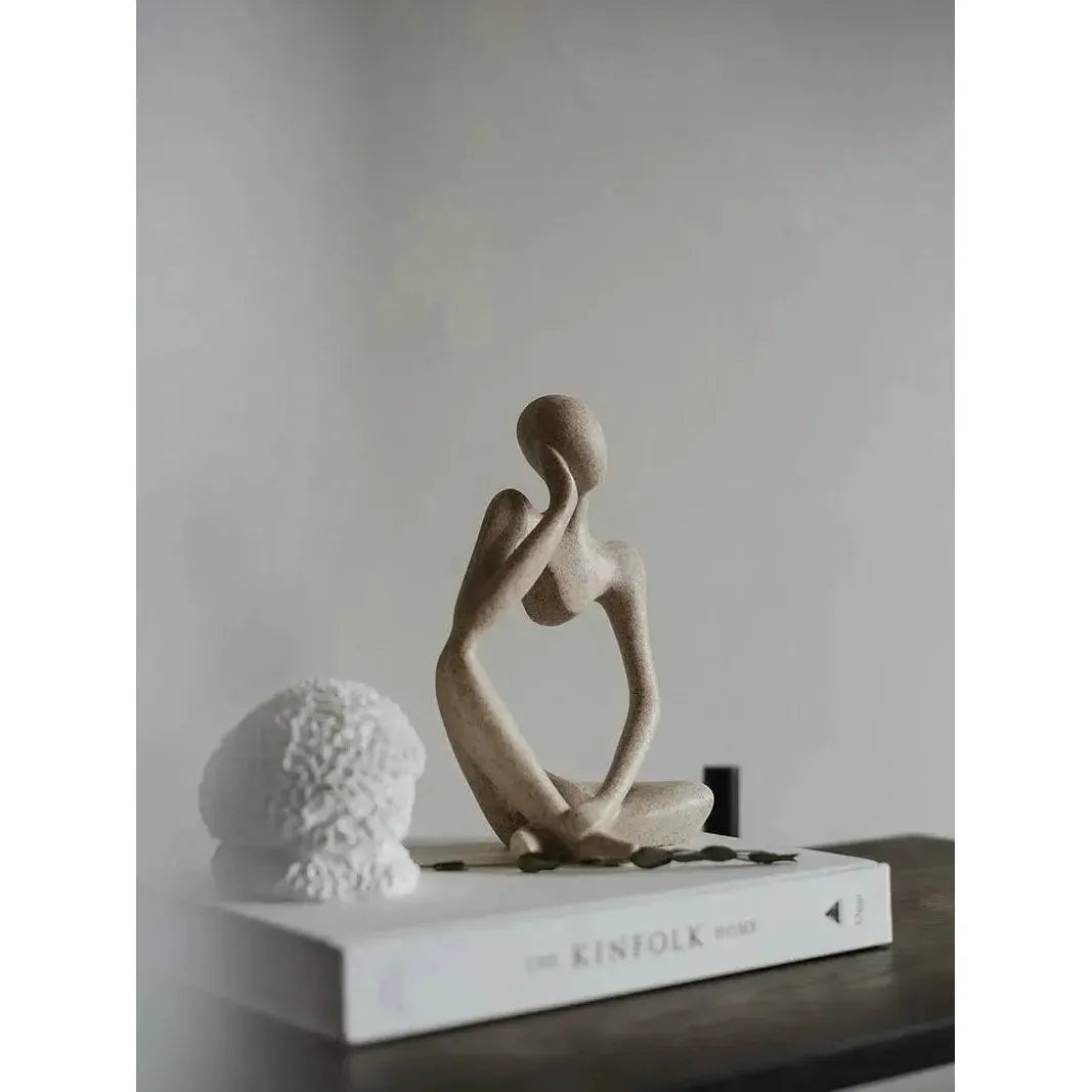 Abstract Beeldhouwwerk Van Een Denkende Figuur