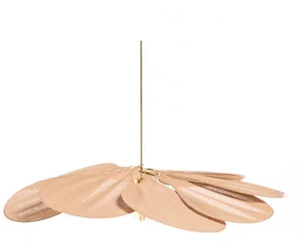 Hanglamp Met Bloemvormige Kap En Zachte Sfeergloed Voor Moderne Binnenruimtes