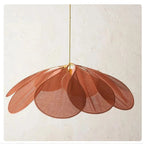 Hanglamp Met Bloemvormige Kap En Zachte Sfeergloed Voor Moderne Binnenruimtes