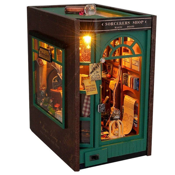 Houten Boekenkast Inzet Met Magische Werkplaats Voor Creatieve Miniatuurdecoratie