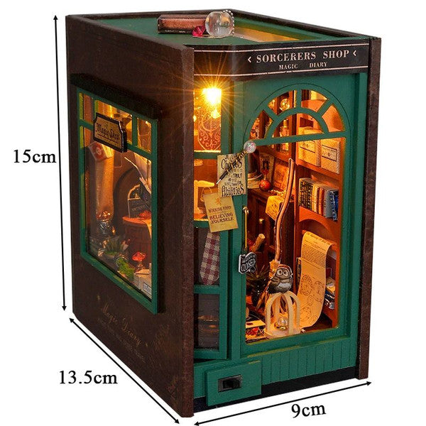 Houten Boekenkast Inzet Met Magische Werkplaats Voor Creatieve Miniatuurdecoratie
