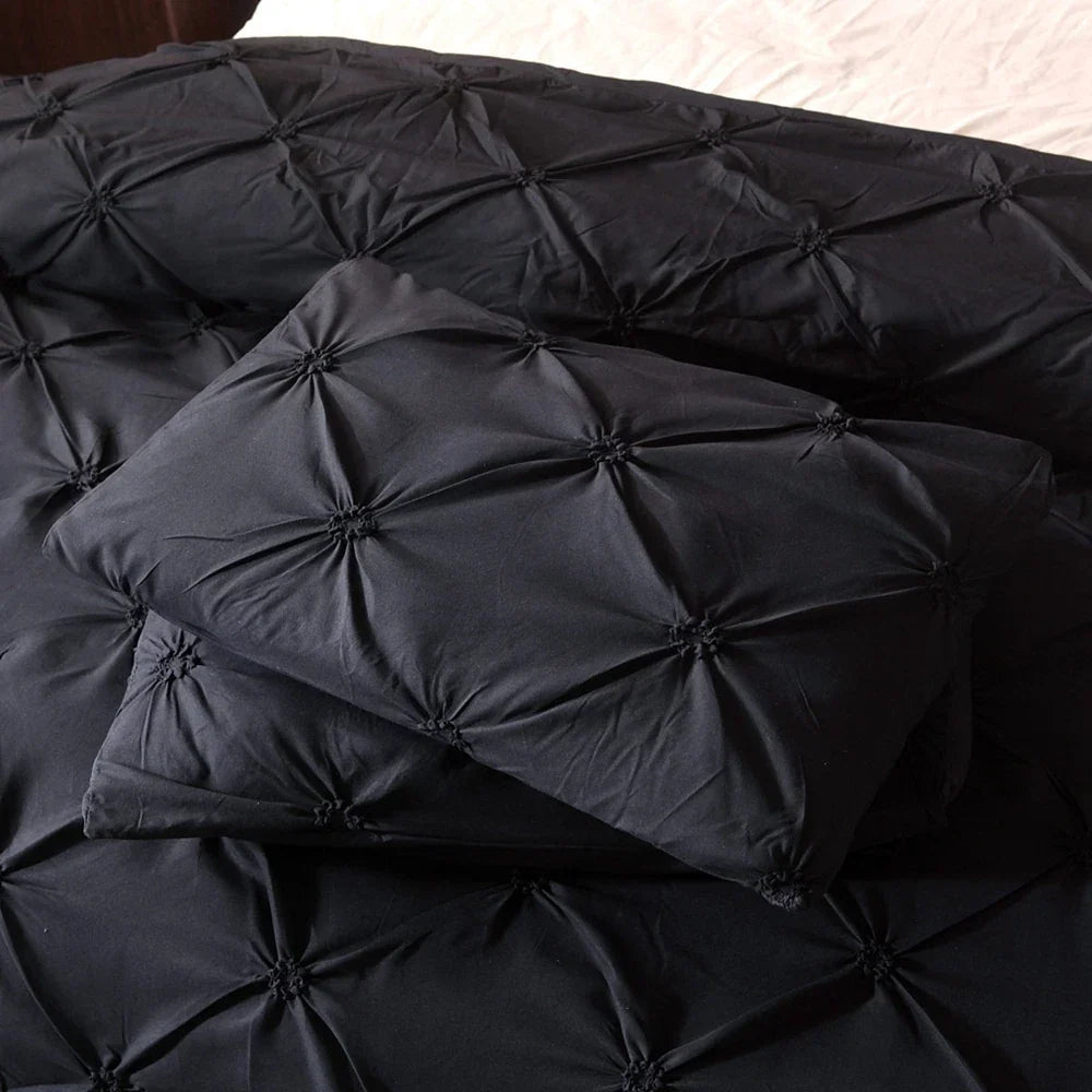 Luxe Beddengoedset Met Geplooid Design En Kussenslopen