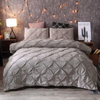 Luxe Beddengoedset Met Geplooid Design En Kussenslopen