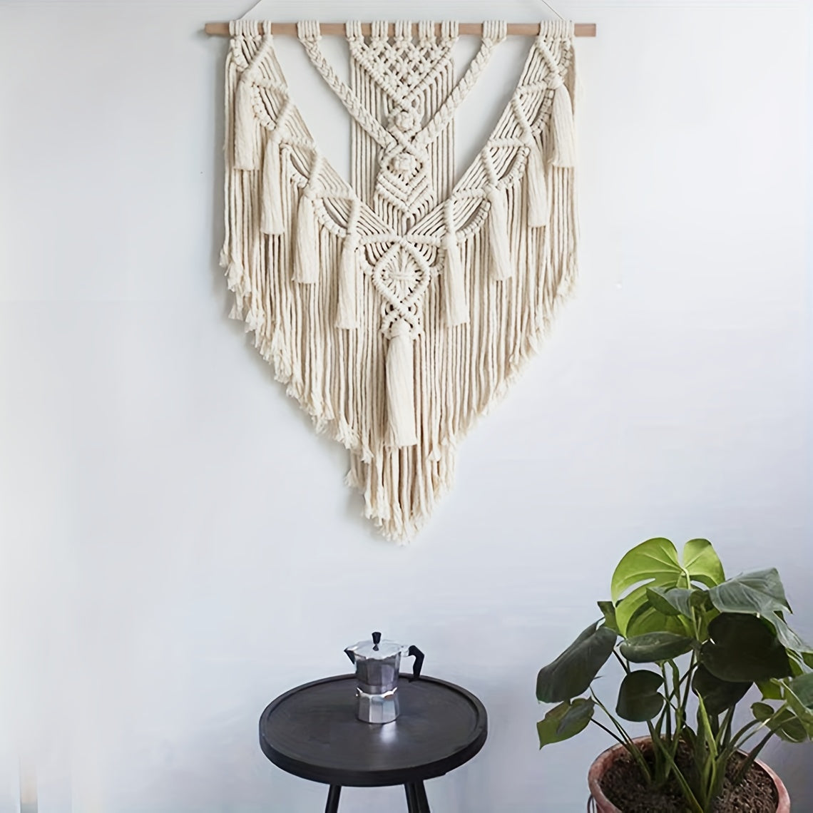 Handgeweven macramé wanddecoratie met franjes en geometrisch patroon