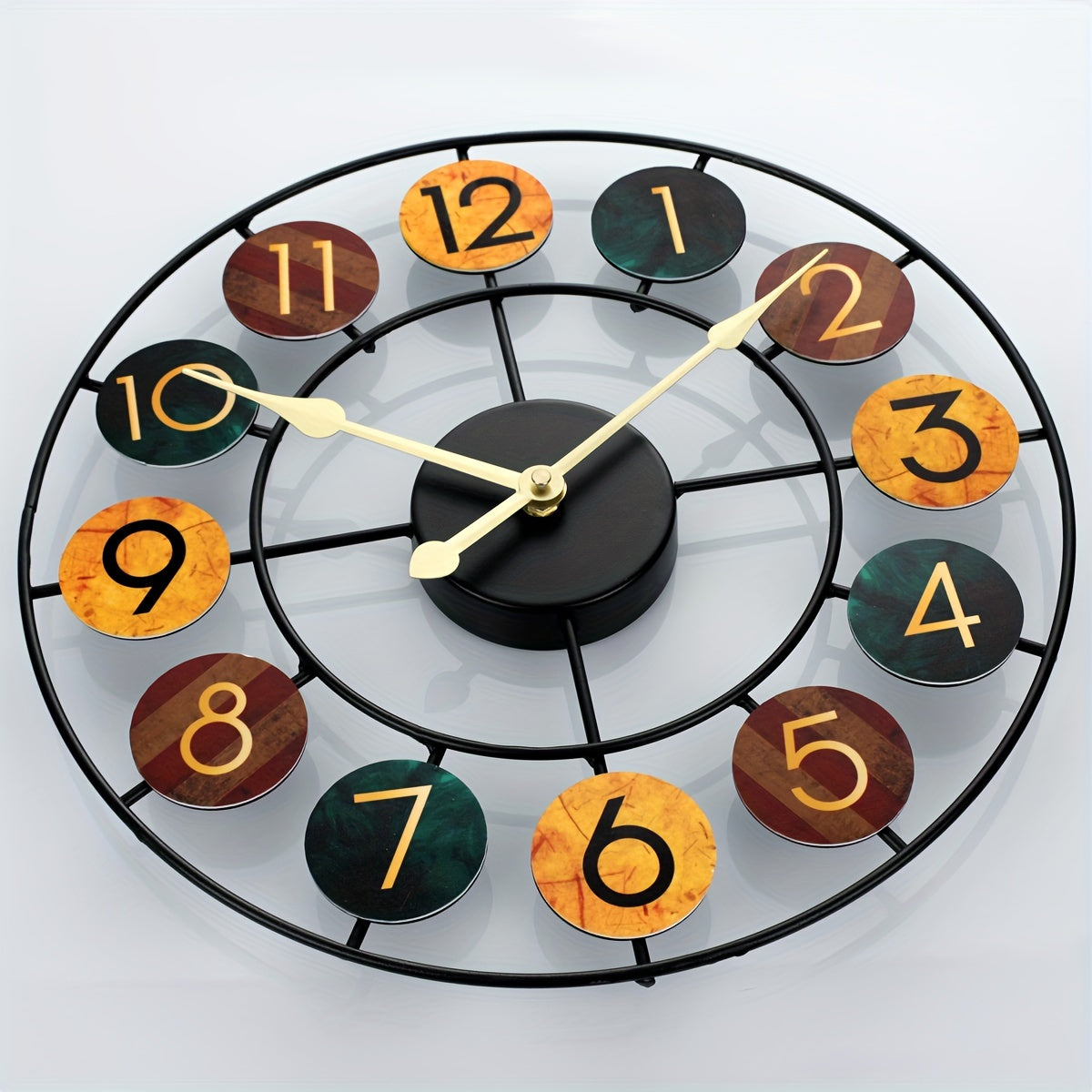 Metalen wandklok met stil kwartsuurwerk en retro open-frameontwerp
