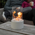 AeviaFlame – Elegant Oljelampe i Glas med Metalram til Tidløs Stemningsbelysning
