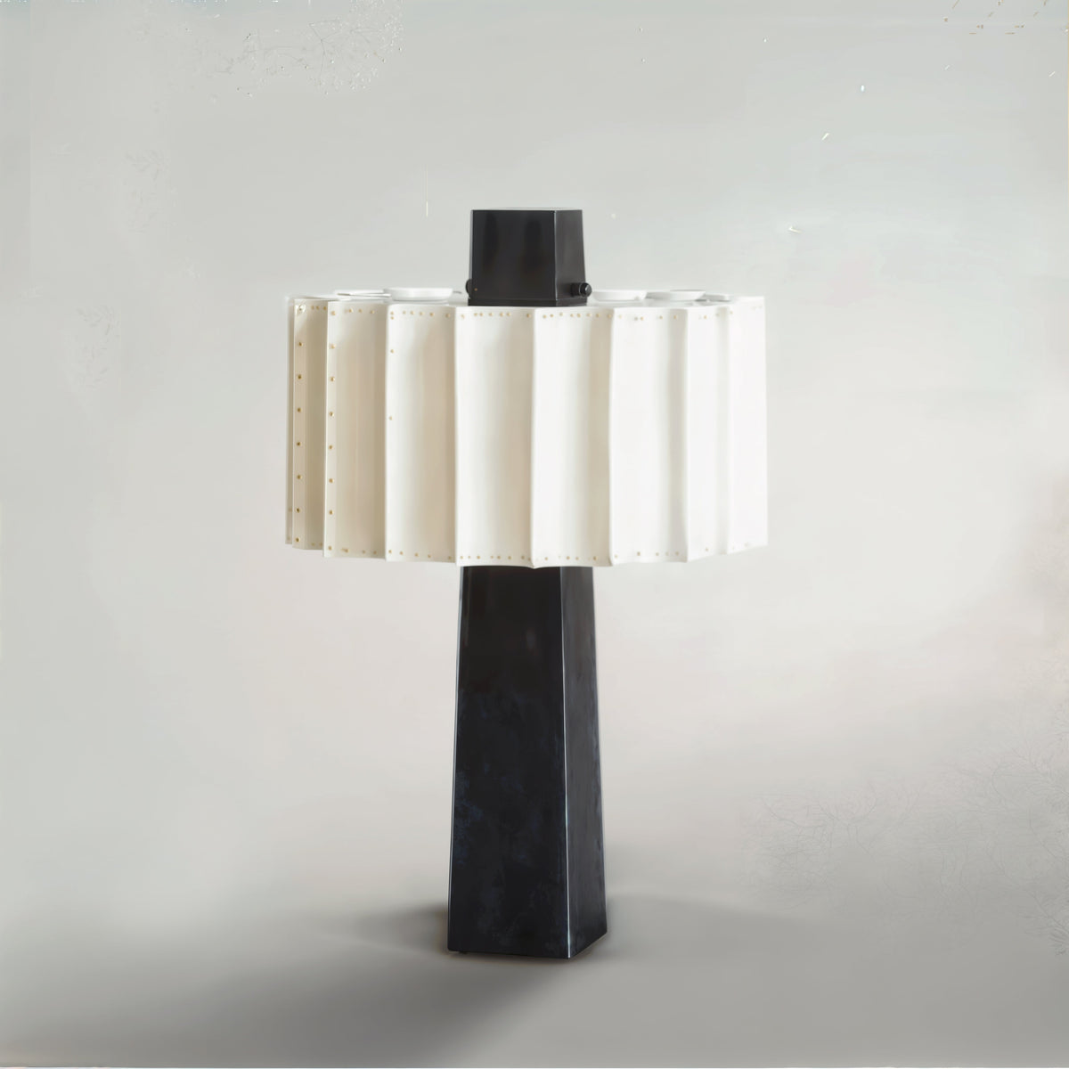 Minimalistische Tafellamp Met Monochroom Design En Sfeervolle Verlichting