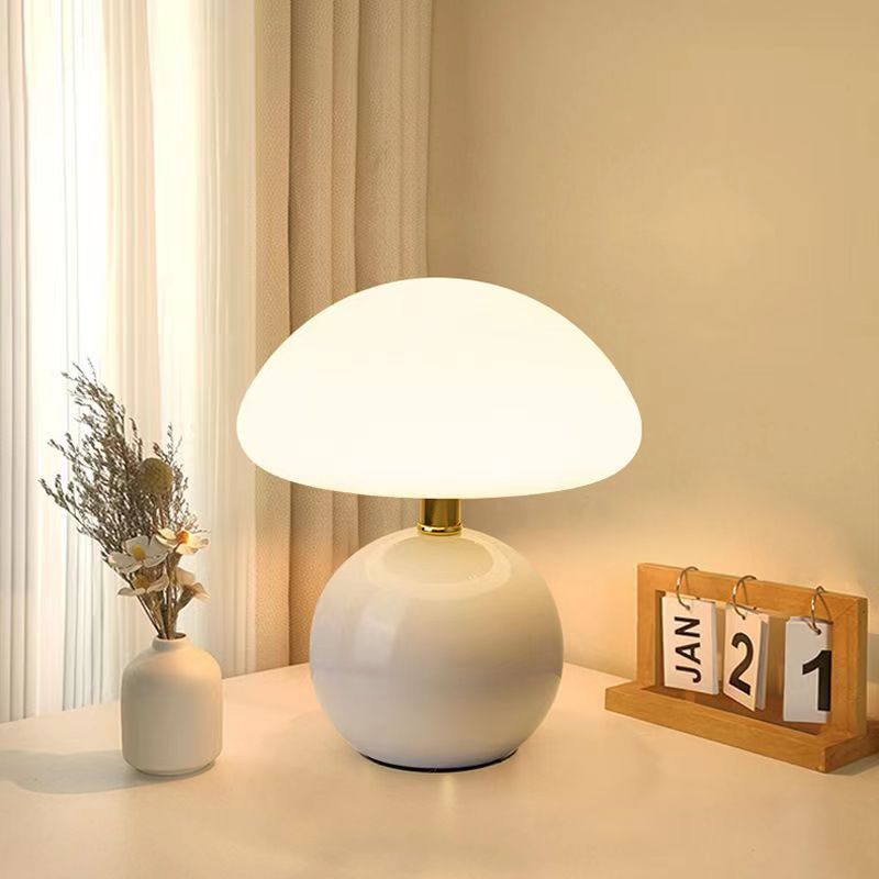 Tafellamp met Zachte Paddenstoelvorm en Instelbare LED‑Kleuren voor Warme Sfeer