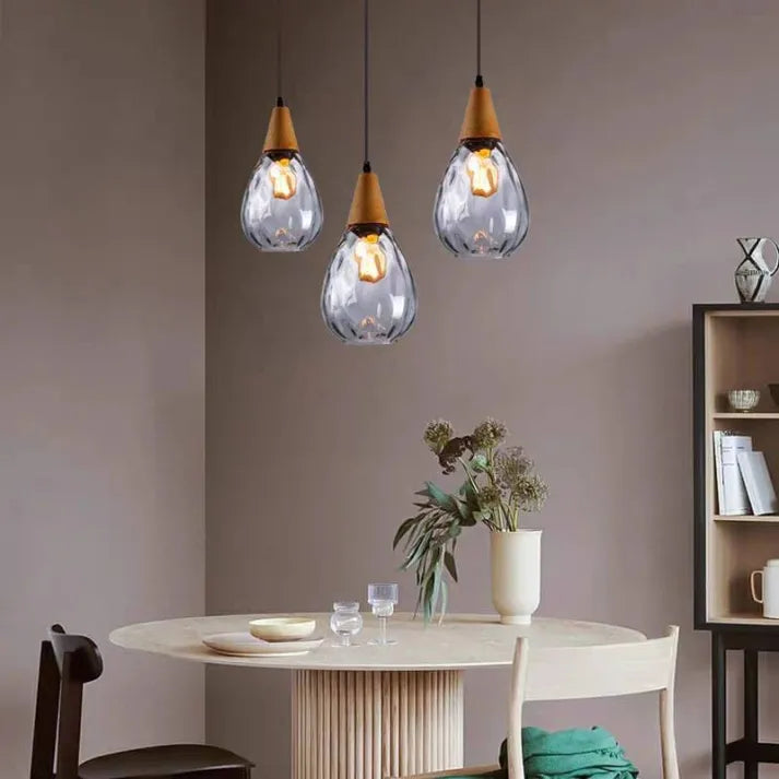 Hanglamp met Elegante Druppelvorm en Glas‑Hout Combinatie voor Tijdloze Sfeer