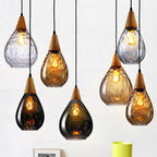 Hanglamp met Elegante Druppelvorm en Glas‑Hout Combinatie voor Tijdloze Sfeer
